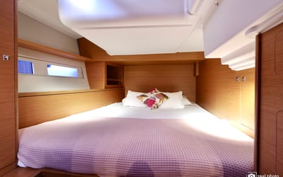 Thea - A/C, Generator, Water maker, Solar Panel