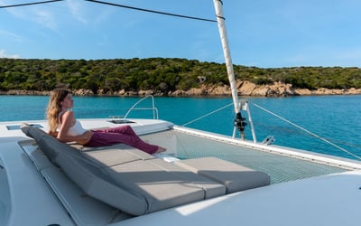 Amapola - A/C, Generator, Water maker. Solar panel