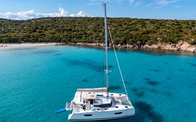 Amapola - A/C, Generator, Water maker. Solar panel