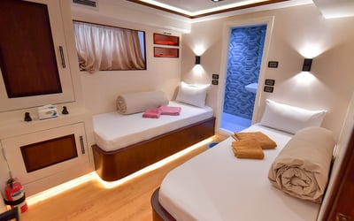 Comfort cabin upper deck 3