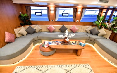 Comfort cabin upper deck 2