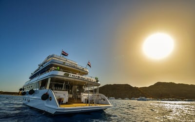 Comfort cabin upper deck 1