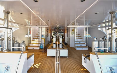 Bunk bed cabin lower deck 1