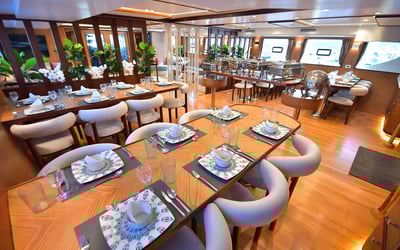 Twin bed cabin lower deck 4