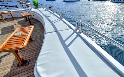 Twin bed cabin lower deck 4