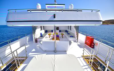 Twin bed cabin lower deck 4