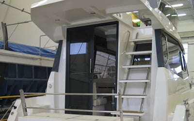 Platinum 989 Flybridge