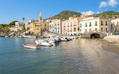 Aeolian Island Cabin 4