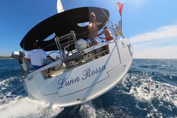 LUNA ROSSA