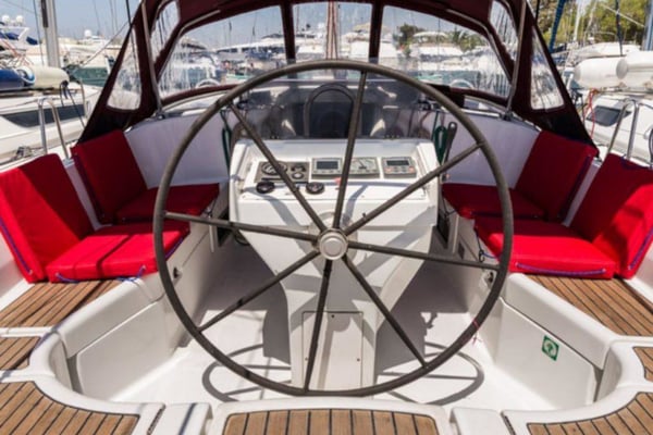 Simonetta (Bow Thruster, electric heads, Solar Panel)