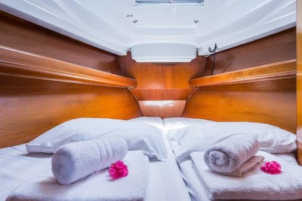 Simonetta (Bow Thruster, electric heads, Solar Panel)