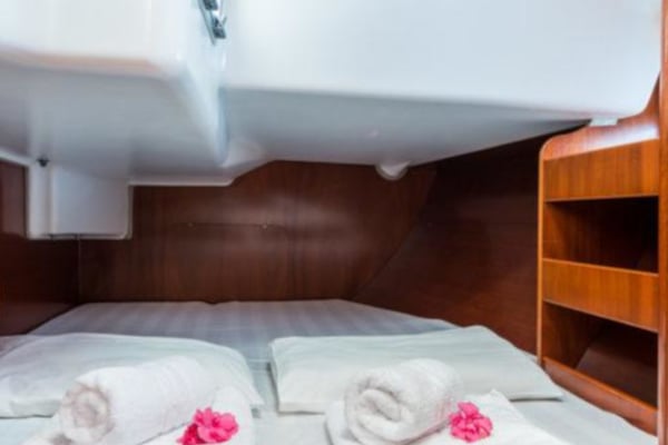 Simonetta (Bow Thruster, electric heads, Solar Panel)