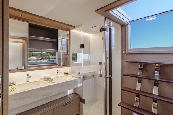 SAILUXE - La Controra