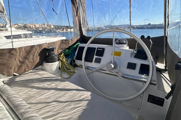 Flybridge  bimini closed 