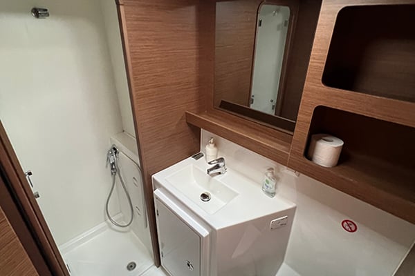 AKTIS (air condition, generator, watermaker)