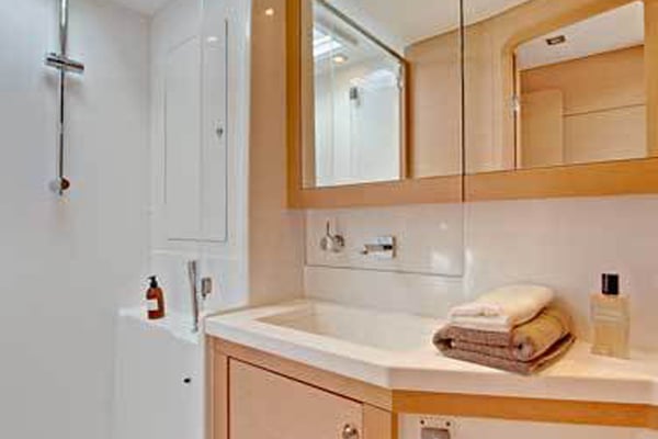 AMELIA (A/C, Generator, Watermaker)