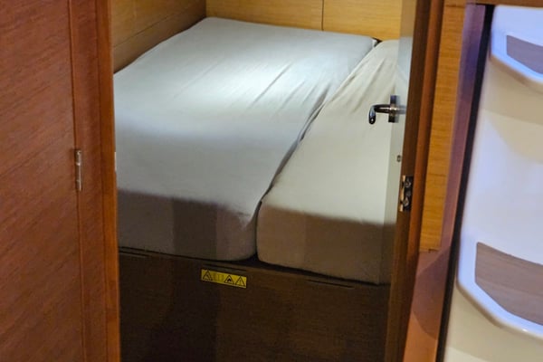 Virginia (A/C, Gen. 10kVA, Watermaker 160L/h, Electric Winch)