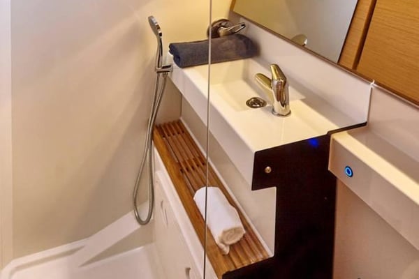 Virginia (A/C, Gen. 10kVA, Watermaker 160L/h, Electric Winch)