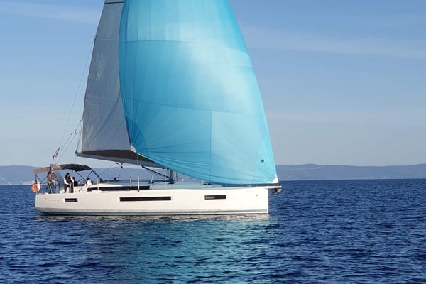 Helia (A/C, Gen. 10kVA, Electric Winch NEW 2022)