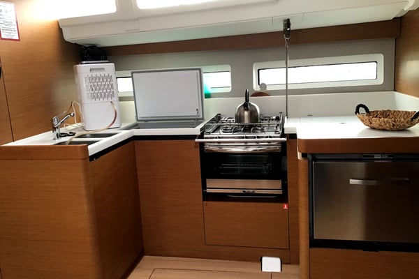 Helia (A/C, Gen. 10kVA, Electric Winch NEW 2022)