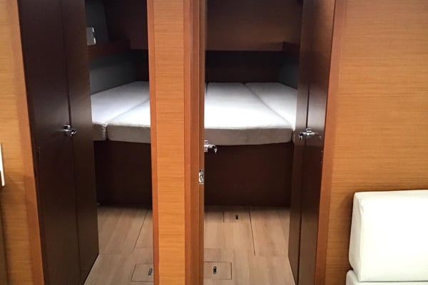 Helia (A/C, Gen. 10kVA, Electric Winch NEW 2022)