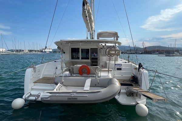 Nina (A/C, Gen 10KWA, watermaker, electric winch)