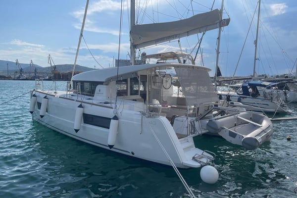 Nina (A/C, Gen 10KWA, watermaker, electric winch)