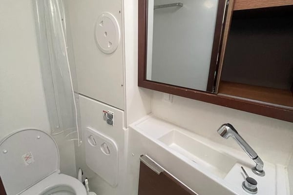 Nina (A/C, Gen 10KWA, watermaker, electric winch)