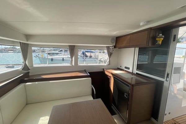 Nina (A/C, Gen 10KWA, watermaker, electric winch)