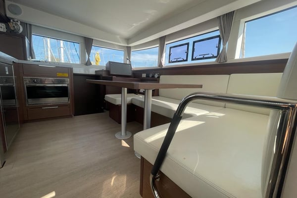 Nina (A/C, Gen 10KWA, watermaker, electric winch)