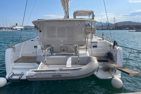 Nina (A/C, Gen 10KWA, watermaker, electric winch)