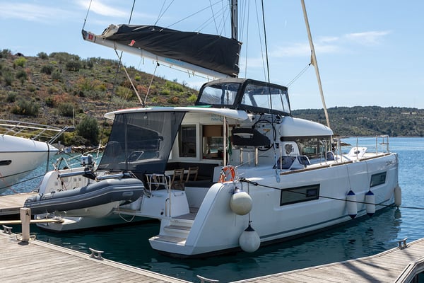 MONARCH 2020 (air condition, generator)