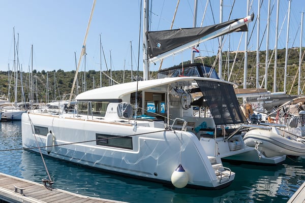 MONARCH 2020 (air condition, generator)