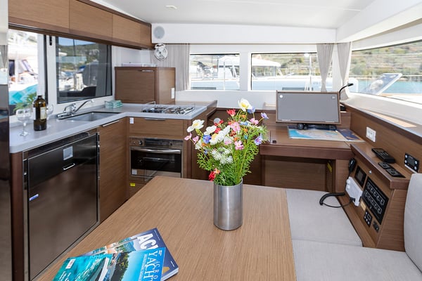 MONARCH 2020 (air condition, generator)