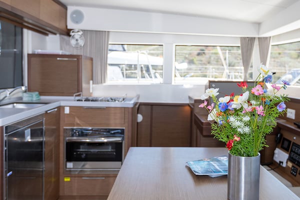 MONARCH 2020 (air condition, generator)