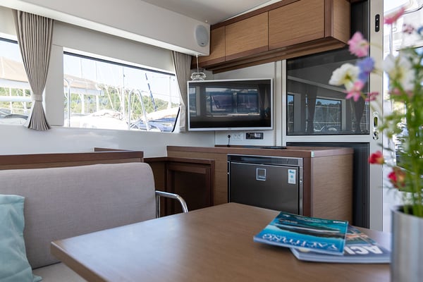 MONARCH 2020 (air condition, generator)