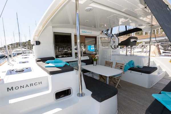 MONARCH 2020 (air condition, generator)