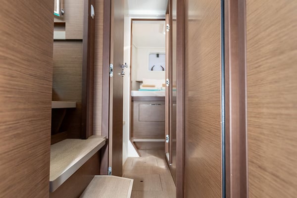 MONARCH 2020 (air condition, generator)