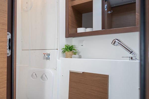 MONARCH 2020 (air condition, generator)