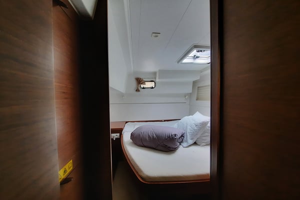 Senza Meta  (A/C and Generator)