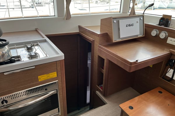 Senza Meta  (A/C and Generator)