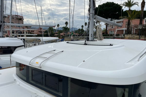 Senza Meta  (A/C and Generator)