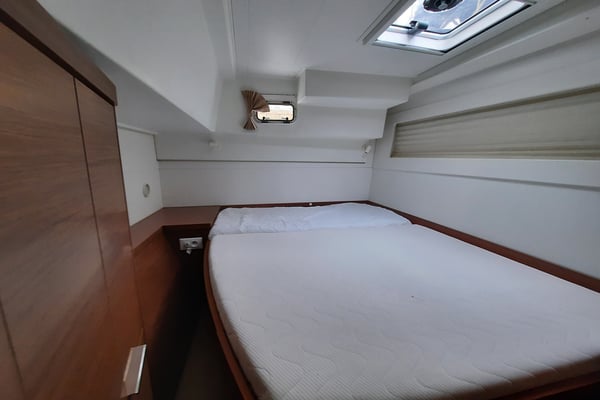 Senza Meta  (A/C and Generator)