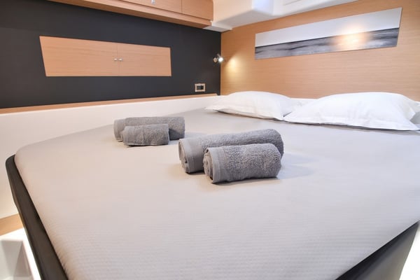 Paris (Dufour Catamaran 48)