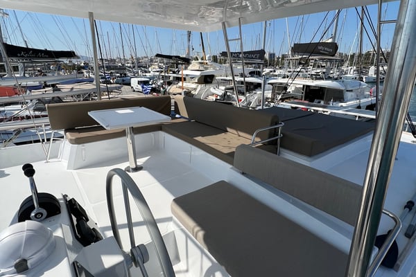 Star Velvet (A/C, Generator, Water Maker, dishwasher)