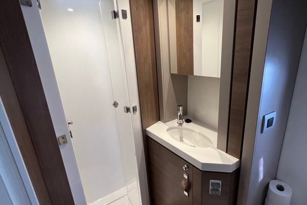 Star Velvet (A/C, Generator, Water Maker, dishwasher)