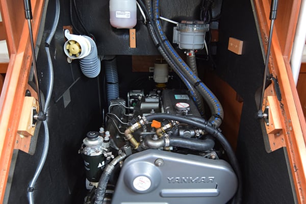 Butterfly (A/C - Generator - 12 pax)