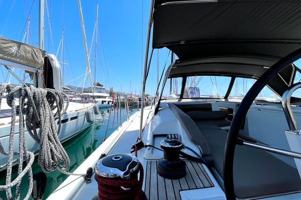 Black Swan (A/C - Generator - 12 pax)