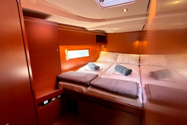 Black Swan (A/C - Generator - 12 pax)