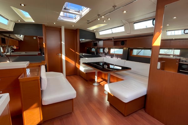 Black Swan (A/C - Generator - 12 pax)